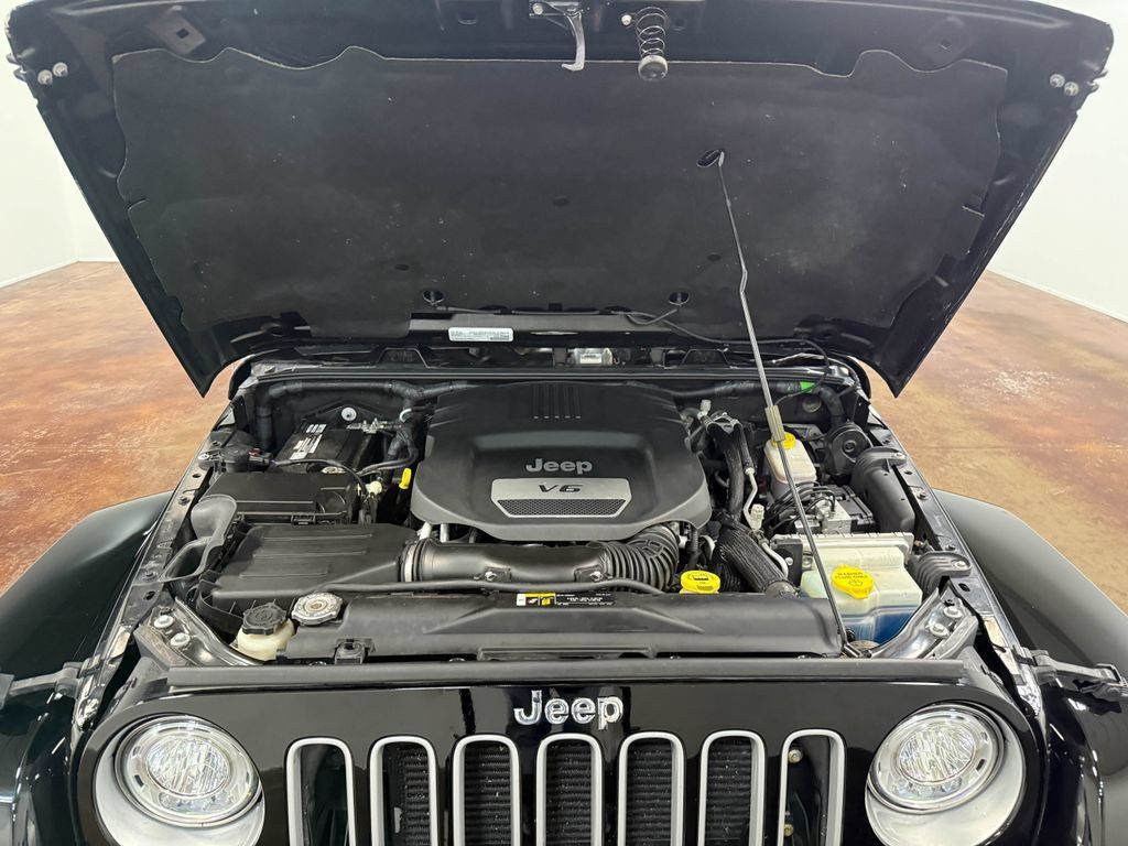 Used 2018 Jeep Wrangler Unlimited Sahara AWD/4WD image 19