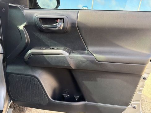 Used 2019 Toyota Tacoma TRD Off-Road image 16