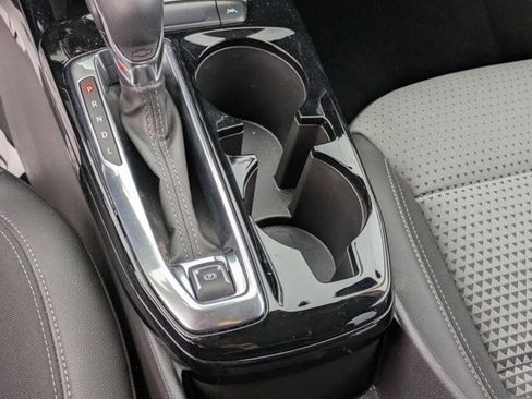 Used 2025 Chevrolet Trax LT w/ LT Convenience Package image 16