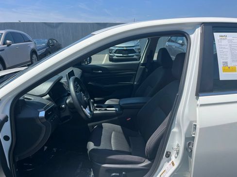 Used 2025 Nissan Altima 2.5 SV FWD image 23