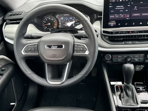 Certified 2024 Jeep Compass Limited image 14