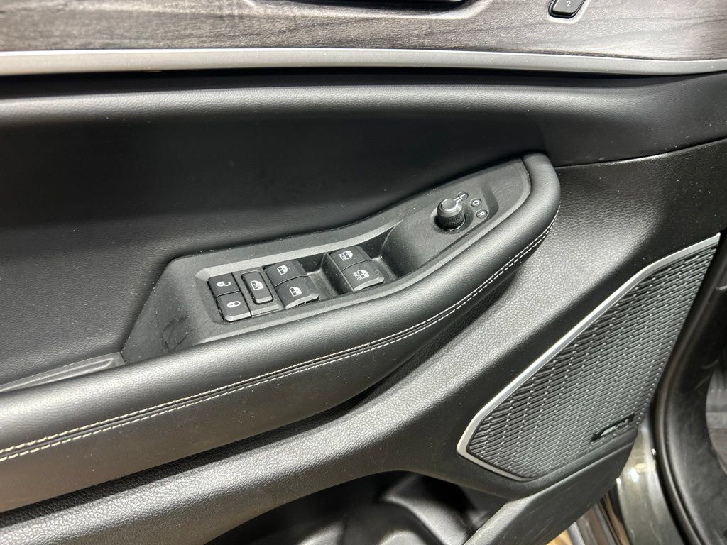 Used 2022 Jeep Grand Cherokee L Limited AWD/4WD image 31