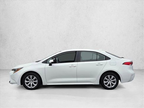 Used 2025 Toyota Corolla LE image 9