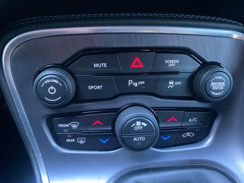 Used 2018 Dodge Challenger R/T w/ Driver Convenience Group image 19