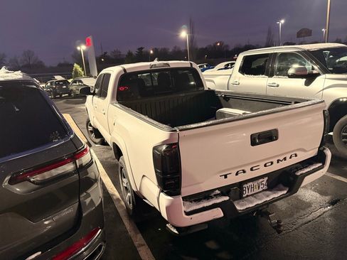 Used 2017 Toyota Tacoma TRD Sport w/ Tow Package image 7