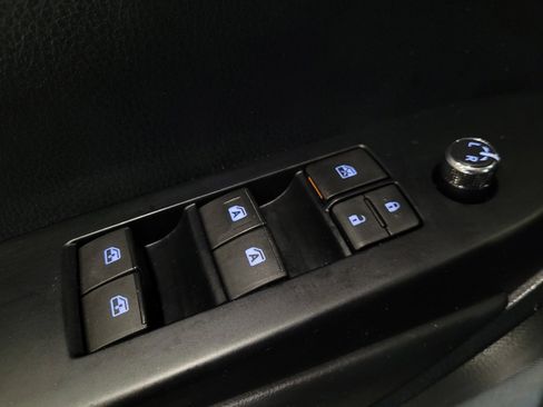 Used 2019 Toyota Highlander XLE AWD/4WD image 27