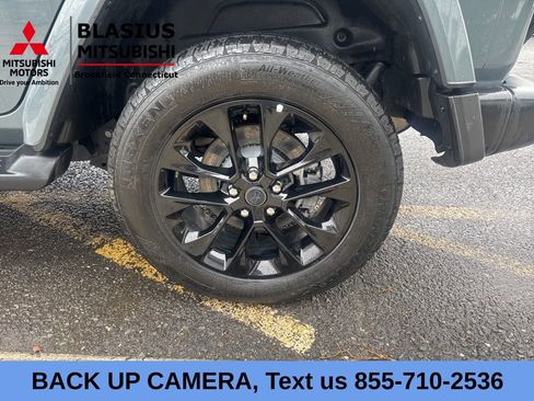 Used 2024 Jeep Wrangler Unlimited Sahara w/ Safety Group AWD/4WD image 12