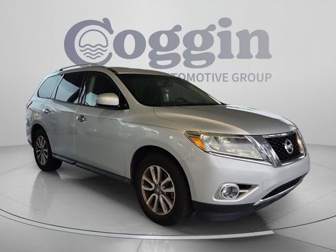 Used 2016 Nissan Pathfinder SV FWD image 6