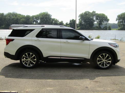 Certified 2025 Ford Explorer Platinum w/ Ultimate Package AWD/4WD image 5