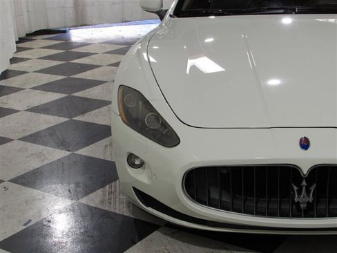 Used 2010 Maserati GranTurismo S RWD image 32