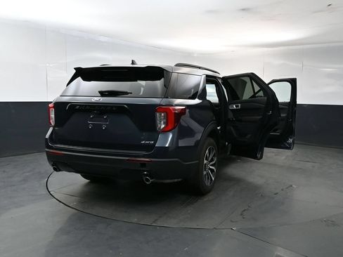Used 2023 Ford Explorer ST-Line AWD/4WD image 29