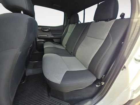 Used 2022 Toyota Tacoma TRD Sport image 13