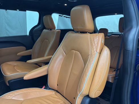 Used 2021 Chrysler Pacifica Pinnacle FWD image 20