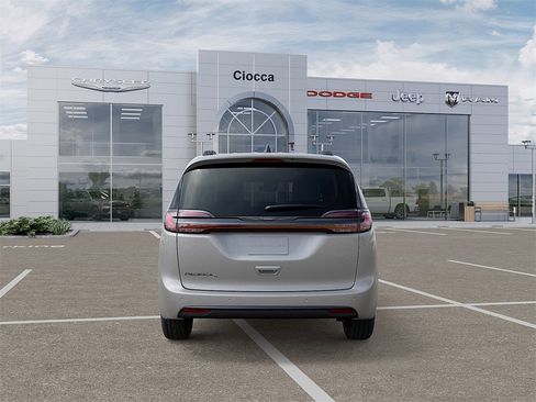 New 2026 Chrysler Pacifica Select image 7