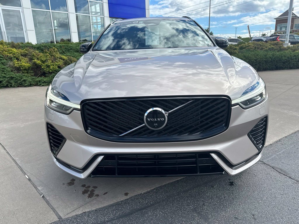 Certified 2026 Volvo XC60 T8 Plus w/ Protection Package Premier AWD/4WD image 2
