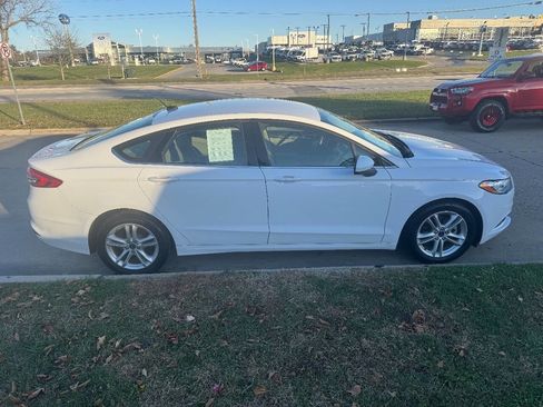 Used 2018 Ford Fusion SE image 6