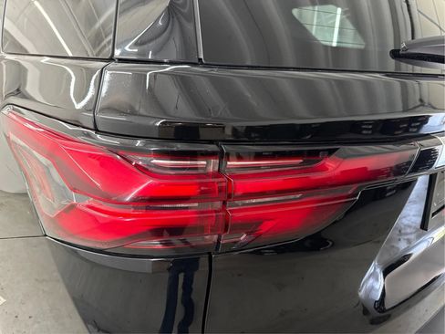 Used 2023 Chevrolet Traverse LT w/ LT Premium Package AWD/4WD image 33