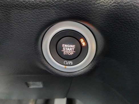 Used 2026 Chrysler Pacifica Select FWD image 28
