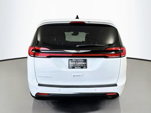 Used 2025 Chrysler Pacifica Select FWD image 6