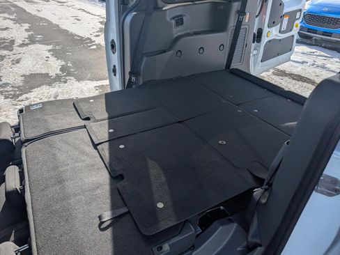 Used 2023 Ford Transit Connect XLT image 26