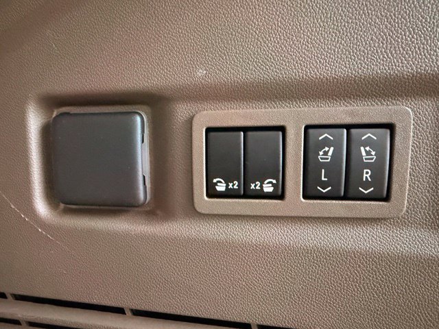 Used 2021 GMC Yukon Denali w/ Denali Premium Package AWD/4WD image 12