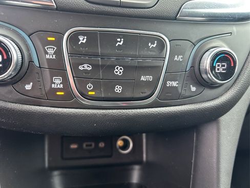 Used 2023 Chevrolet Equinox LT image 36