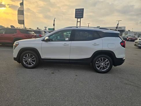 Used 2023 GMC Terrain SLT w/ Infotainment Package II image 8
