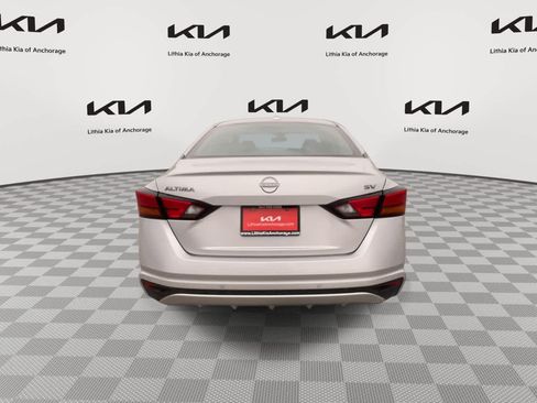 Used 2024 Nissan Altima 2.5 SV FWD image 8