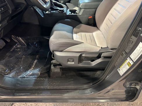 Used 2025 Toyota Tacoma TRD Off-Road image 23