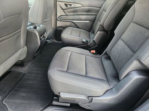 Used 2025 Chevrolet Traverse LT FWD image 30