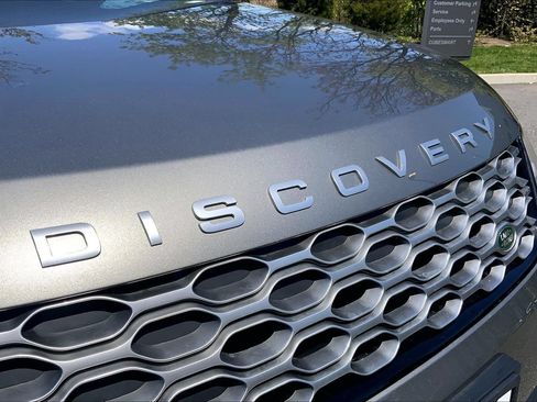 Certified 2025 Land Rover Discovery S AWD/4WD image 31