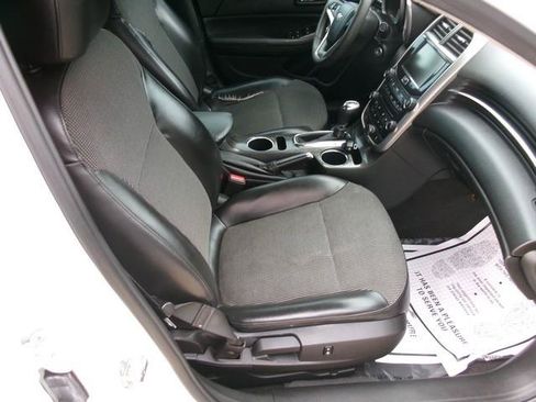 Used 2016 Chevrolet Malibu LT FWD image 18