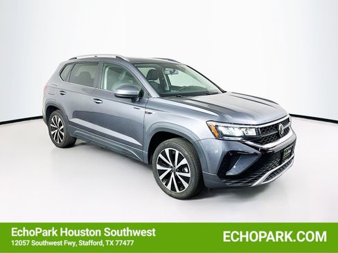 Used 2022 Volkswagen Taos SE w/ Panoramic Sunroof Package FWD image 1