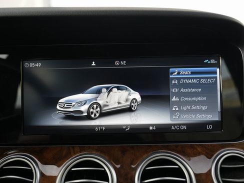 Used 2019 Mercedes-Benz E 300 4MATIC image 58