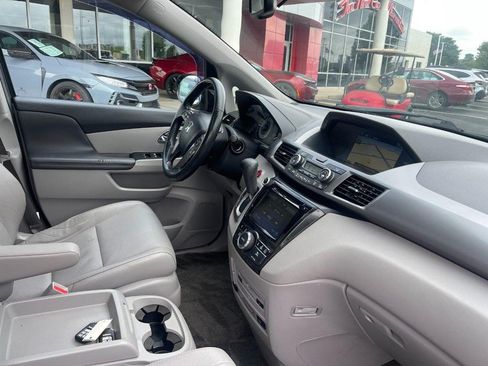 Used 2015 Honda Odyssey Touring Elite image 3
