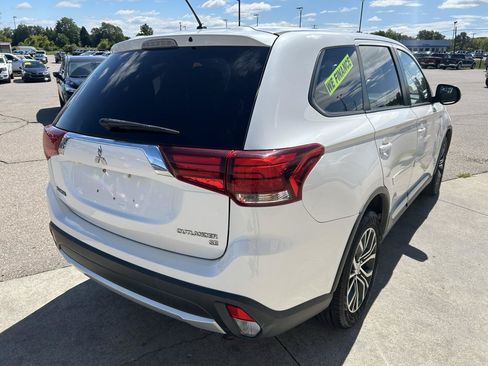 Used 2016 Mitsubishi Outlander SEL AWD/4WD image 5