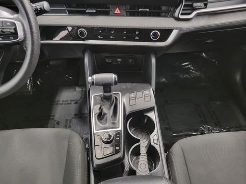 Used 2025 Kia Sportage LX AWD/4WD image 16