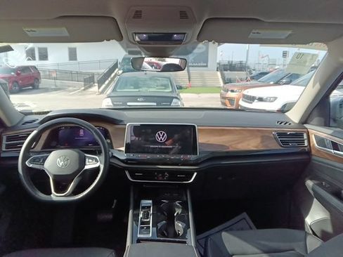 Used 2025 Volkswagen Atlas SE FWD image 5