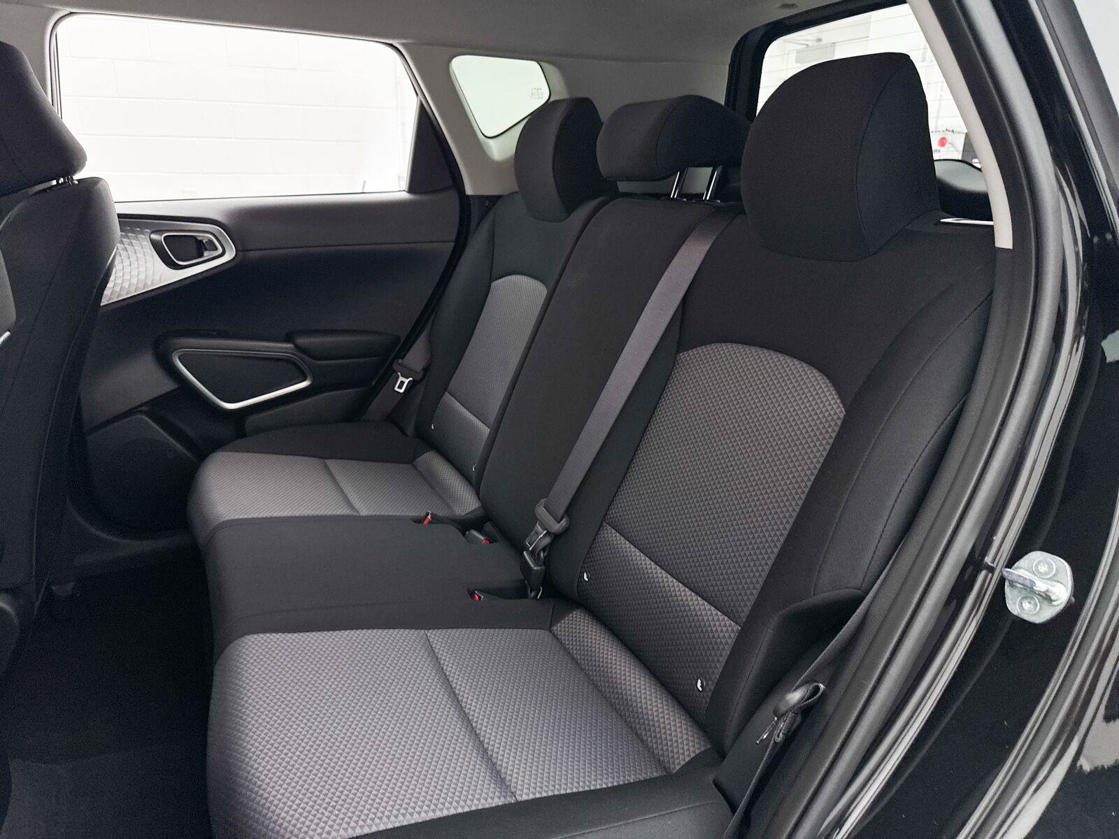 Used 2025 Kia Soul LX FWD image 28