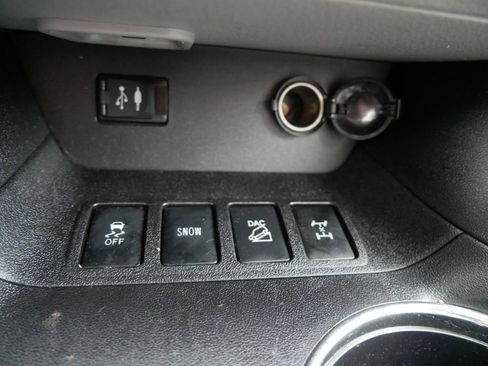 Used 2016 Toyota Highlander Limited image 29