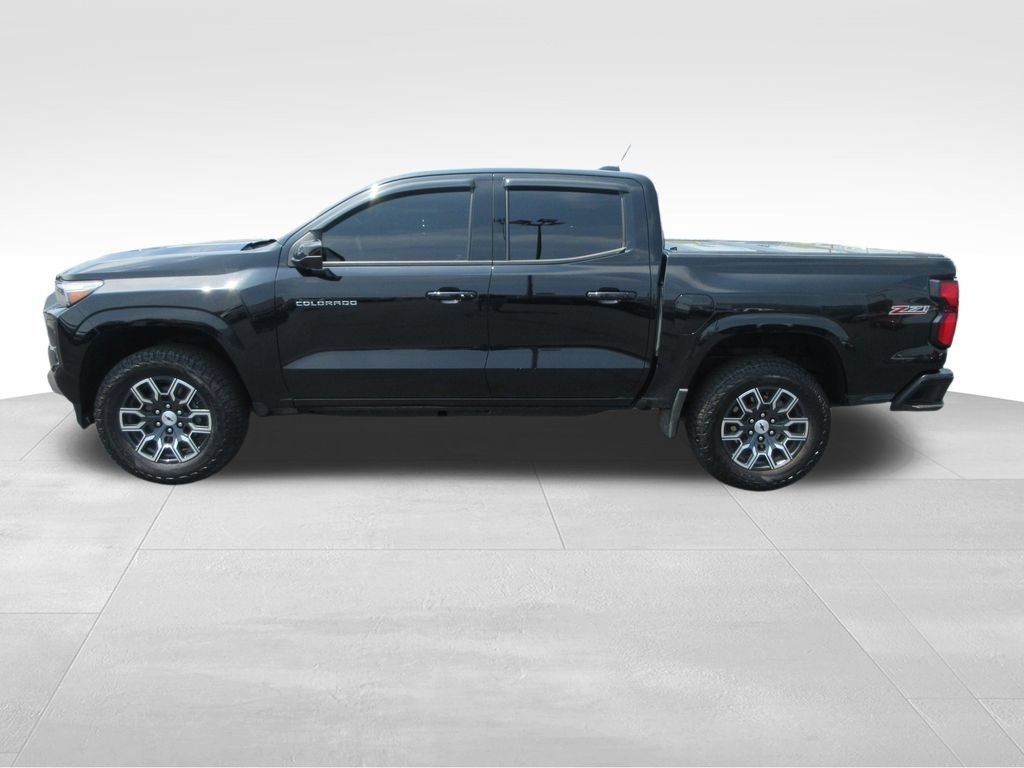 Used 2023 Chevrolet Colorado Z71 w/ Z71 Convenience Package 2 AWD/4WD image 2