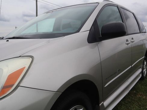 Used 2004 Toyota Sienna LE FWD image 18