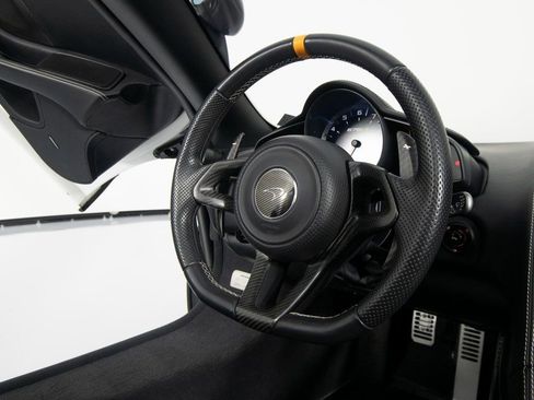 Used 2016 McLaren 675LT Spider image 31