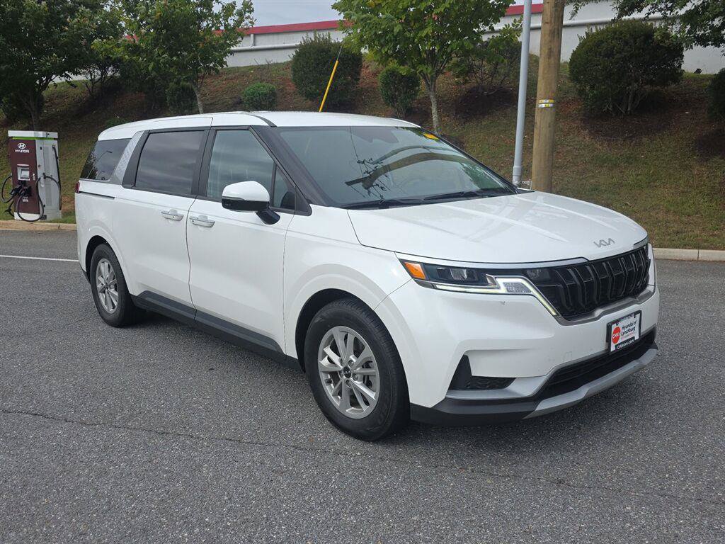 Used 2023 Kia Carnival LX FWD image 4
