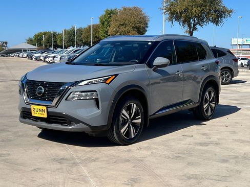 Used 2021 Nissan Rogue SL image 3