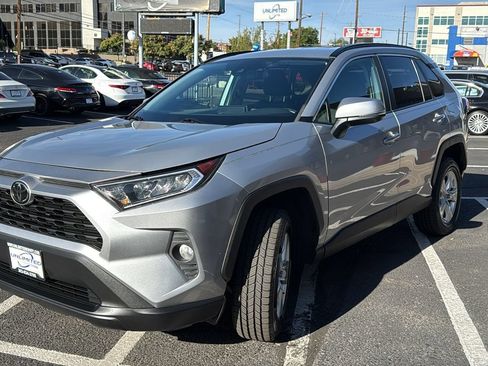 Used 2021 Toyota RAV4 XLE AWD/4WD image 7