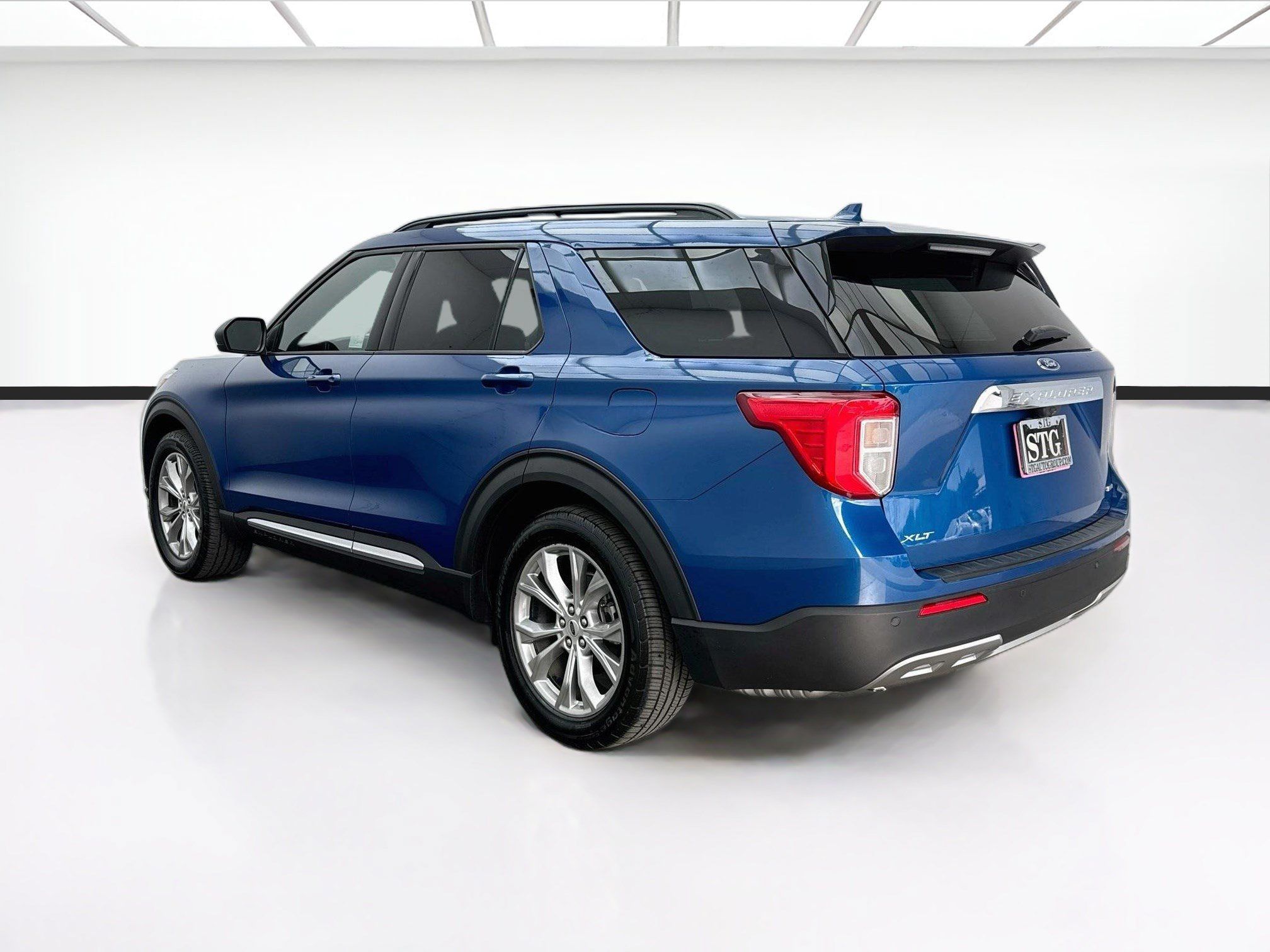 Used 2020 Ford Explorer XLT w/ Equipment Group 202A RWD image 6