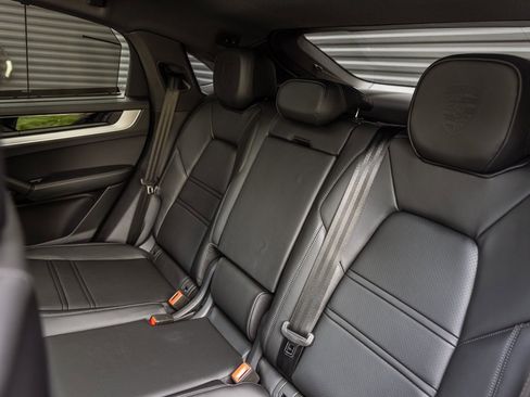 Used 2025 Porsche Cayenne Coupe image 17