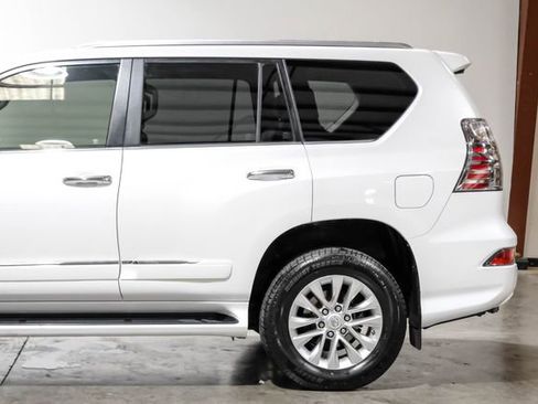 Used 2015 Lexus GX 460 w/ Premium Package AWD/4WD image 16