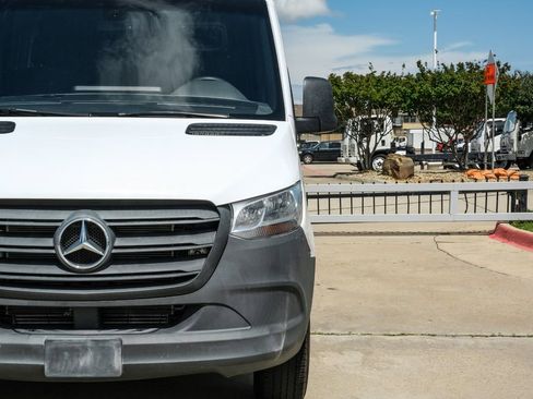 Used 2023 Mercedes-Benz Sprinter 2500 image 39